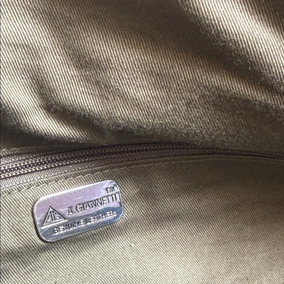 A. Giannetti Elegant Duffel Bag 🧳 - Picture 6 of 17